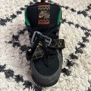 Nice to kick around in air raid